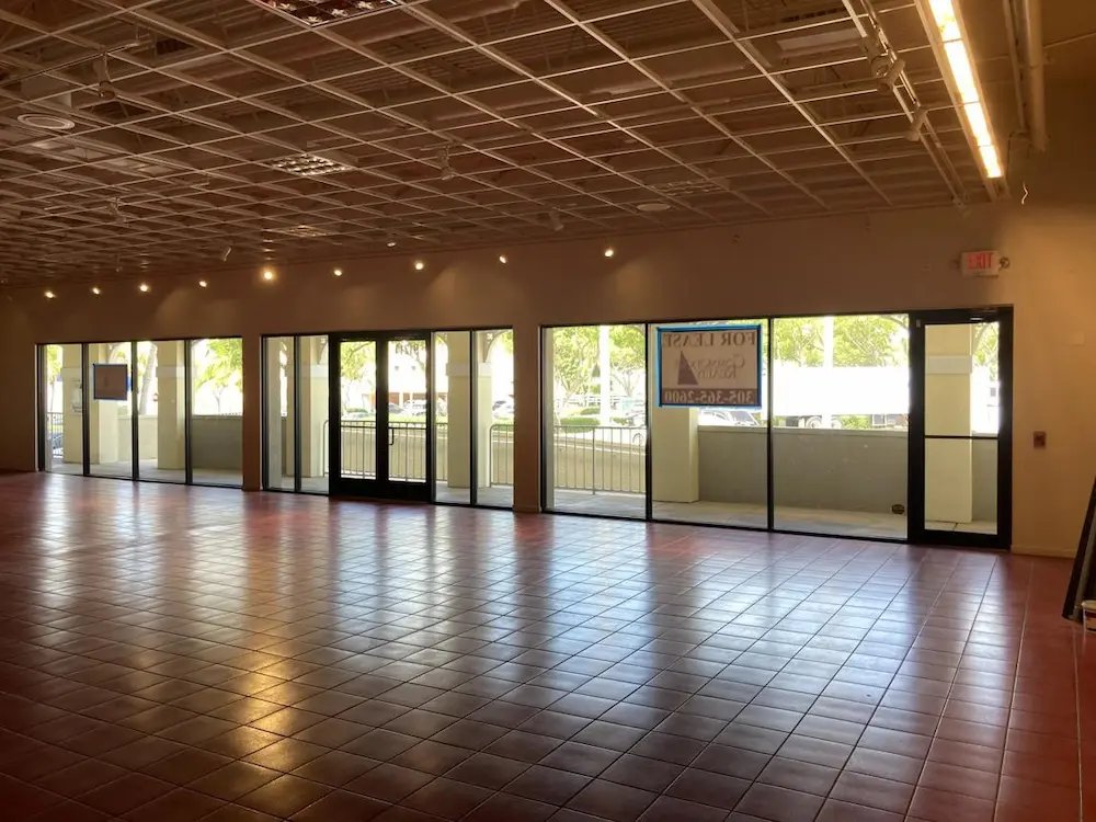 Empty commercial space for starting a new restaurant from scratch in Canada