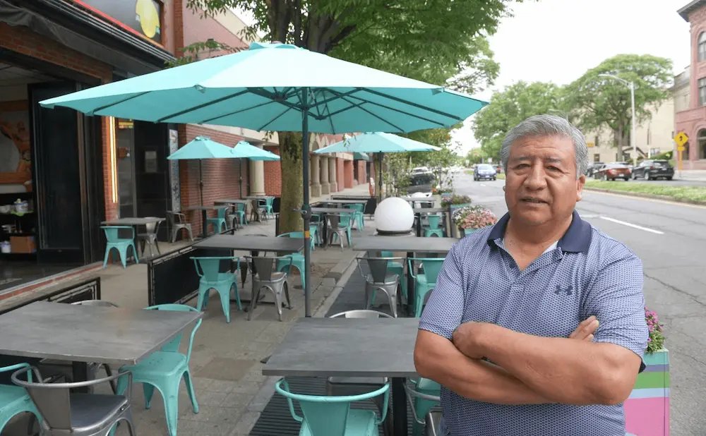 Restaurant owner assessing the importance of location and target customers