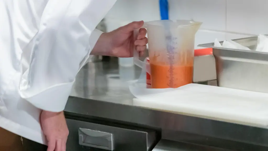 Restaurant quality control through accurate measuring in a professional kitchen